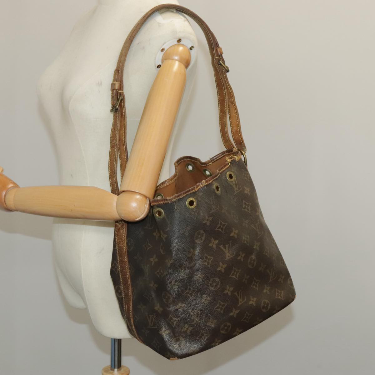 LOUIS VUITTON Monogram Petit Noe Shoulder Bag M42226 LV Auth 100098