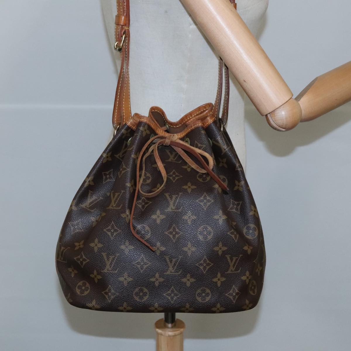 LOUIS VUITTON Monogram Petit Noe Shoulder Bag M42226 LV Auth 100538