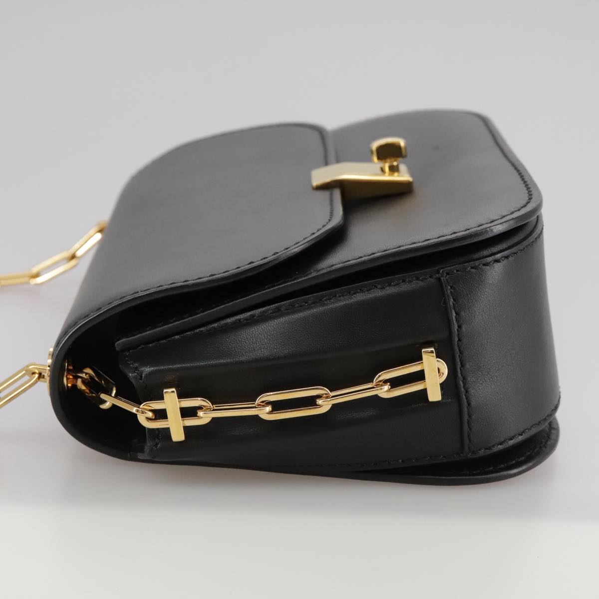 VALENTINO Chain Shoulder Bag Leather Black Gold Auth 100869