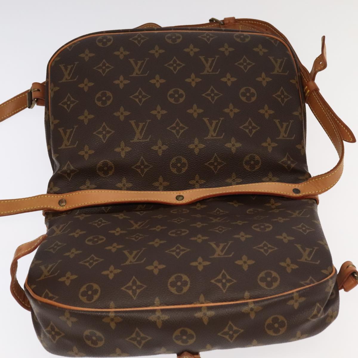 LOUIS VUITTON Monogram Saumur 30 Shoulder Bag M42256 LV Auth 101105