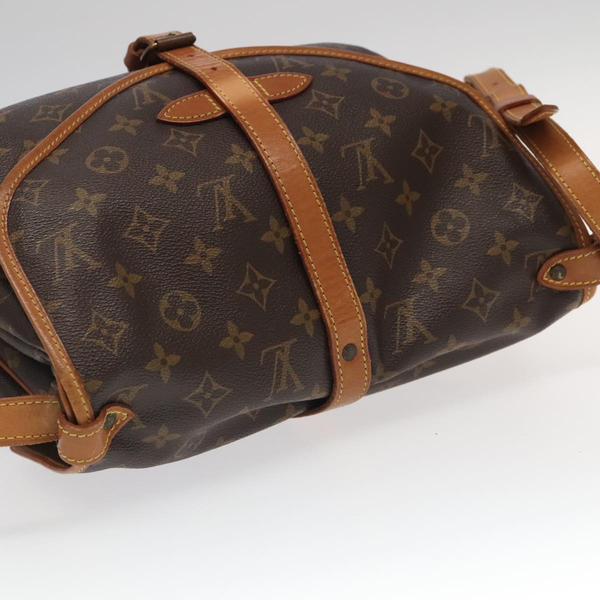 LOUIS VUITTON Monogram Saumur 30 Shoulder Bag M42256 LV Auth 101105