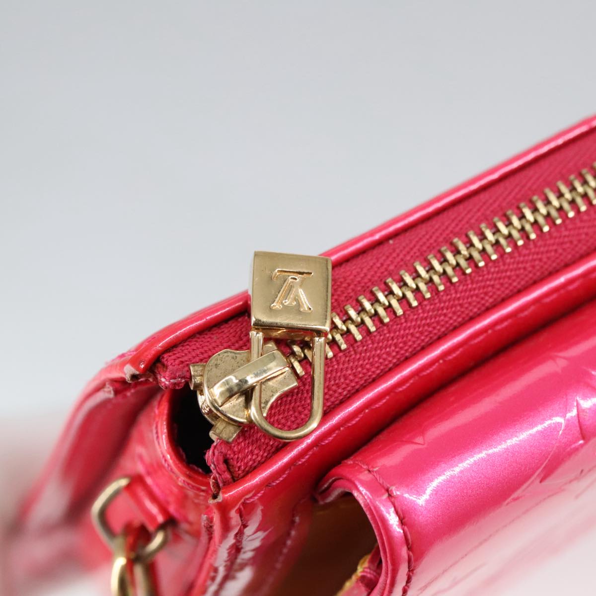 LOUIS VUITTON Monogram Vernis Motto Pouch Fuchsia Pink M91225 LV Auth 101564