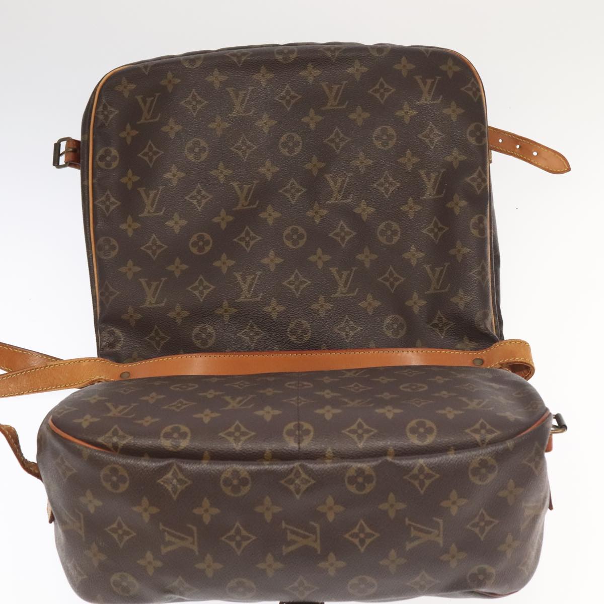 LOUIS VUITTON Monogram Saumur 35 Shoulder Bag M42254 LV Auth 101695
