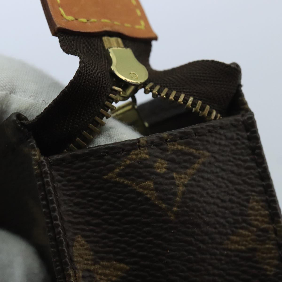 LOUIS VUITTON Monogram Poche Toilette 15 Pouch M47546 LV Auth 101815