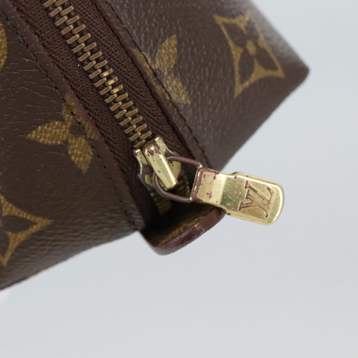 LOUIS VUITTON Monogram Trousse Demi Ronde Cosmetic Pouch M47520 LV Auth 101823