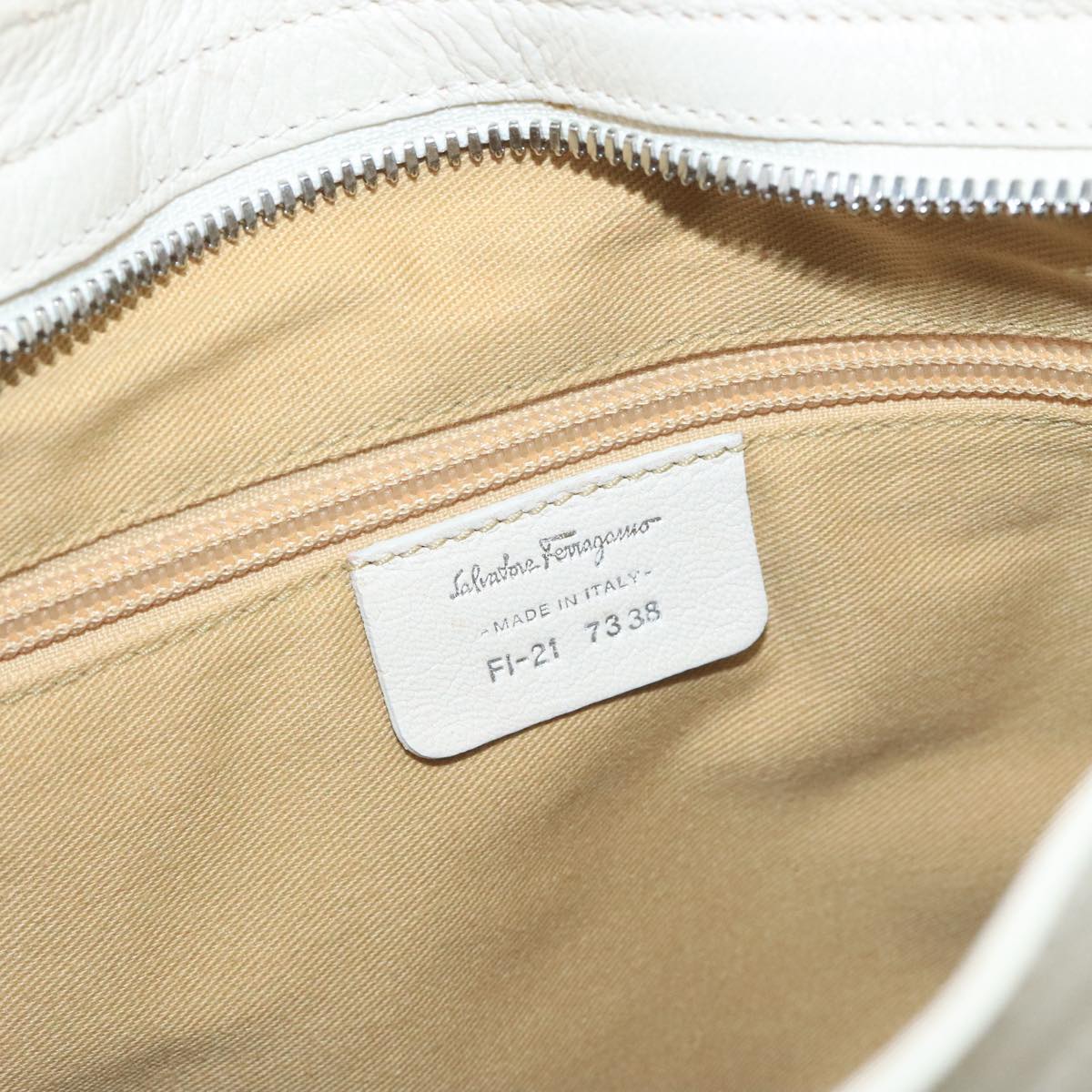 Salvatore Ferragamo Gancini Hand Bag Leather White Silver Auth 101988