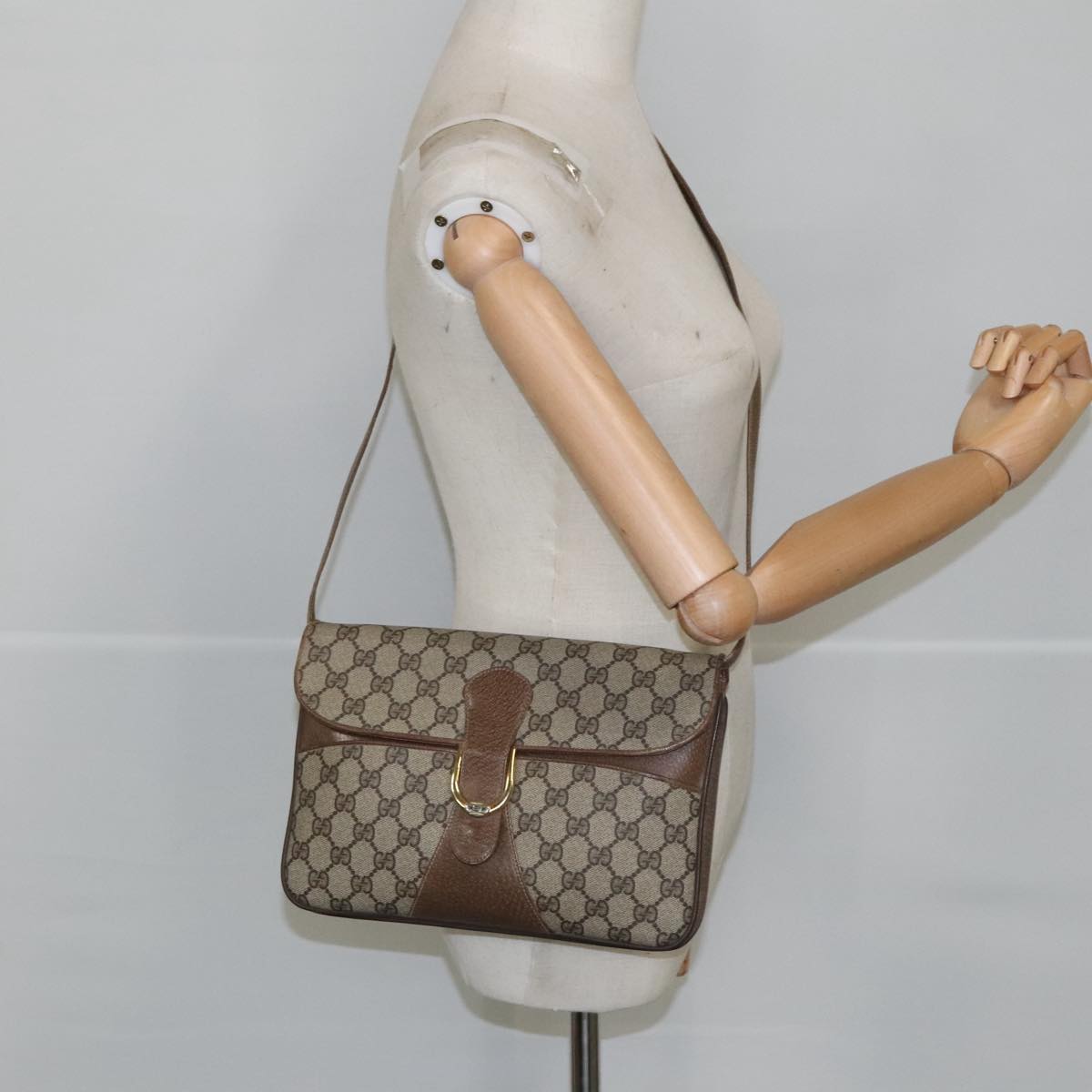 GUCCI GG Supreme Shoulder Bag PVC Beige Gold Auth 102052