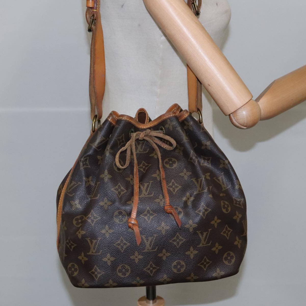 LOUIS VUITTON Monogram Petit Noe Shoulder Bag M42226 LV Auth 102212