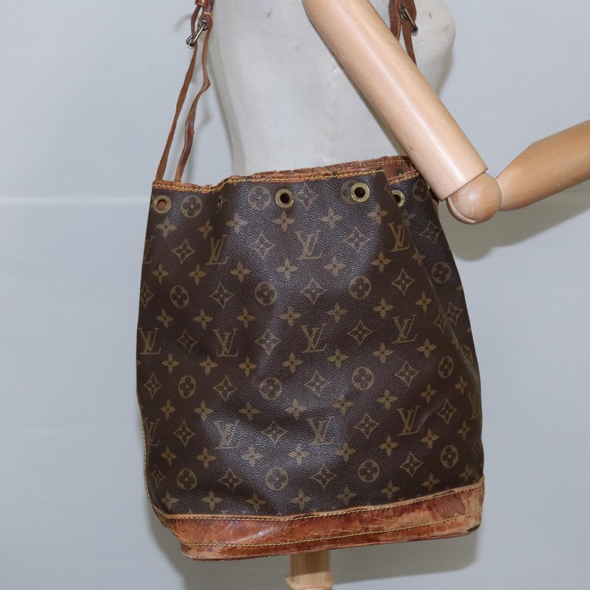 LOUIS VUITTON Monogram Noe Shoulder Bag M42224 LV Auth 102228