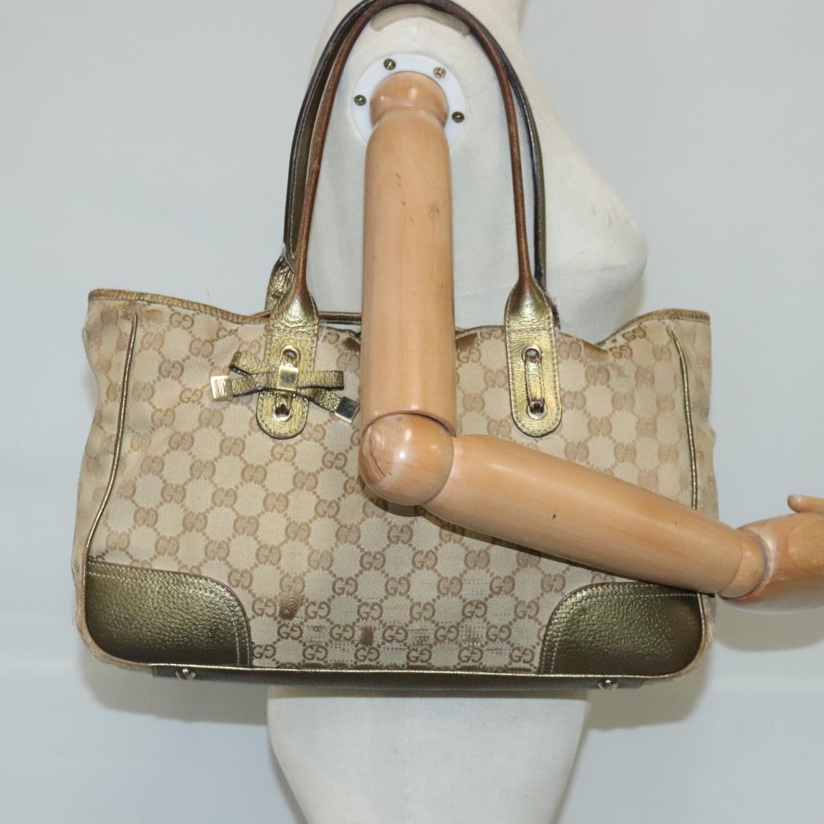 GUCCI GG Canvas Tote Bag Beige Gold Auth 102347