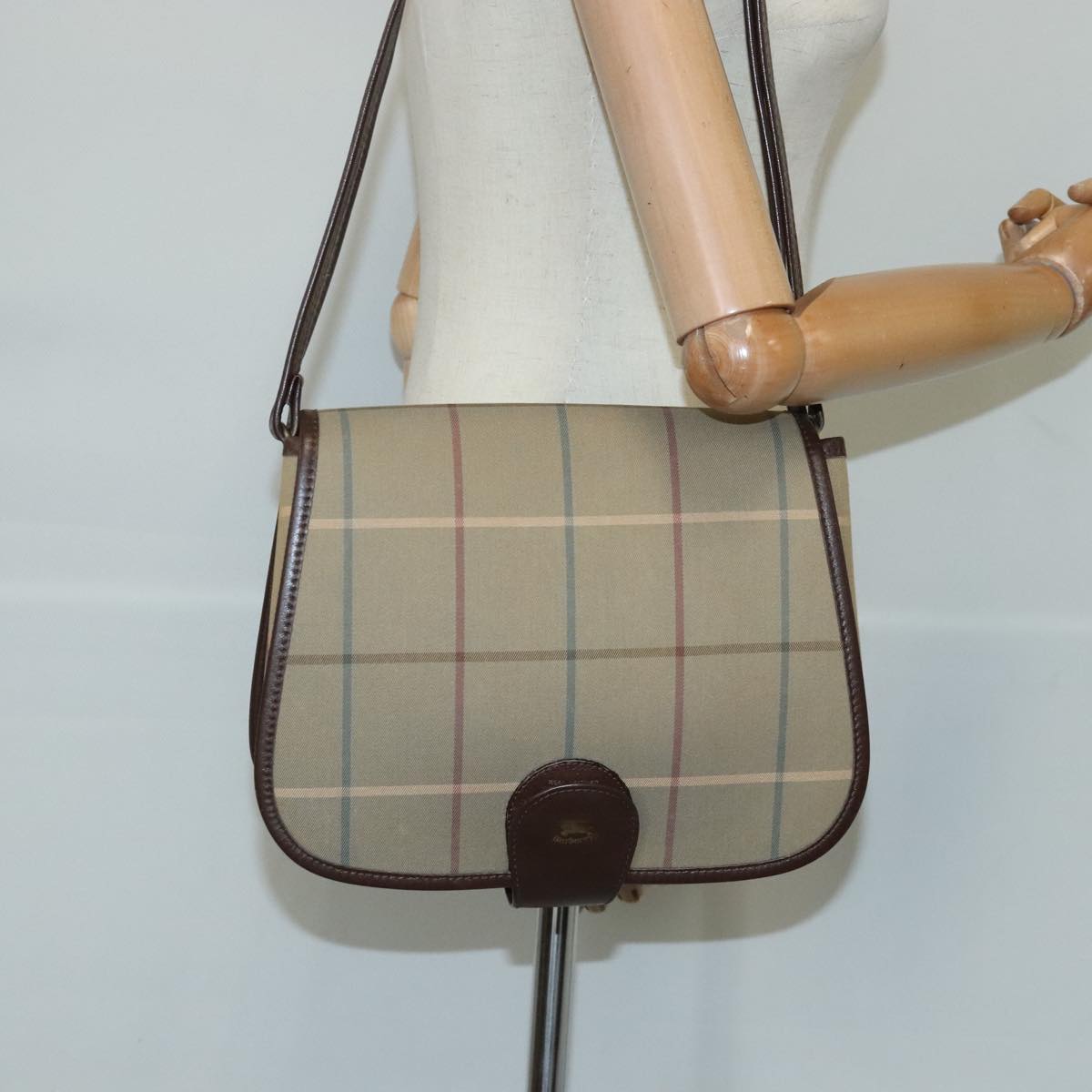 Burberrys Nova Check Shoulder Bag Canvas Beige Auth 102404