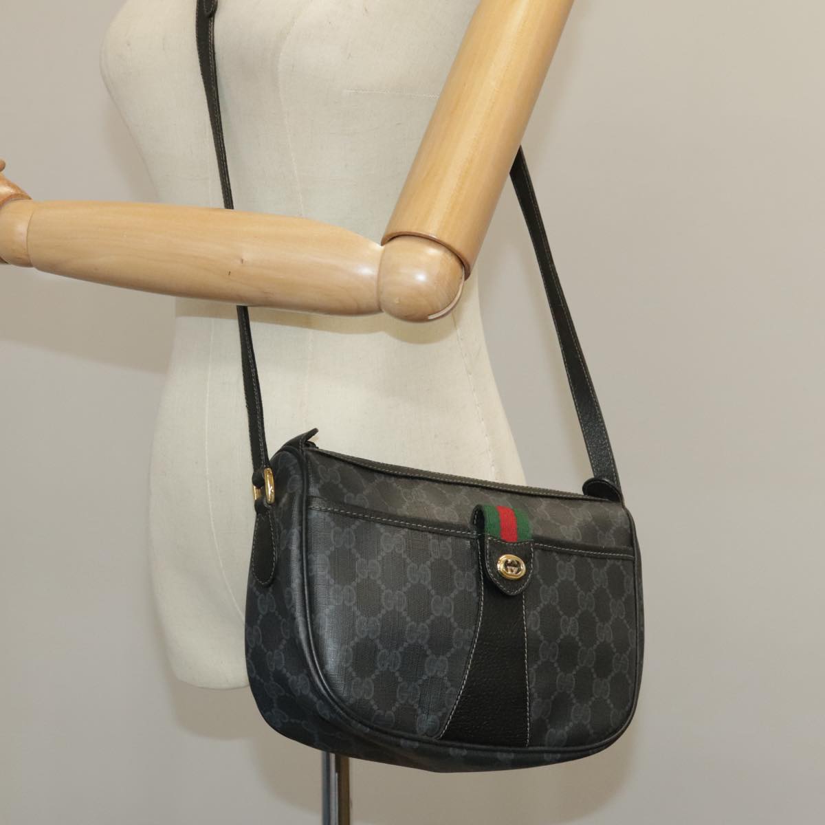 GUCCI GG Supreme Web Sherry Line Shoulder Bag PVC Black 89 02 032 Auth 102469