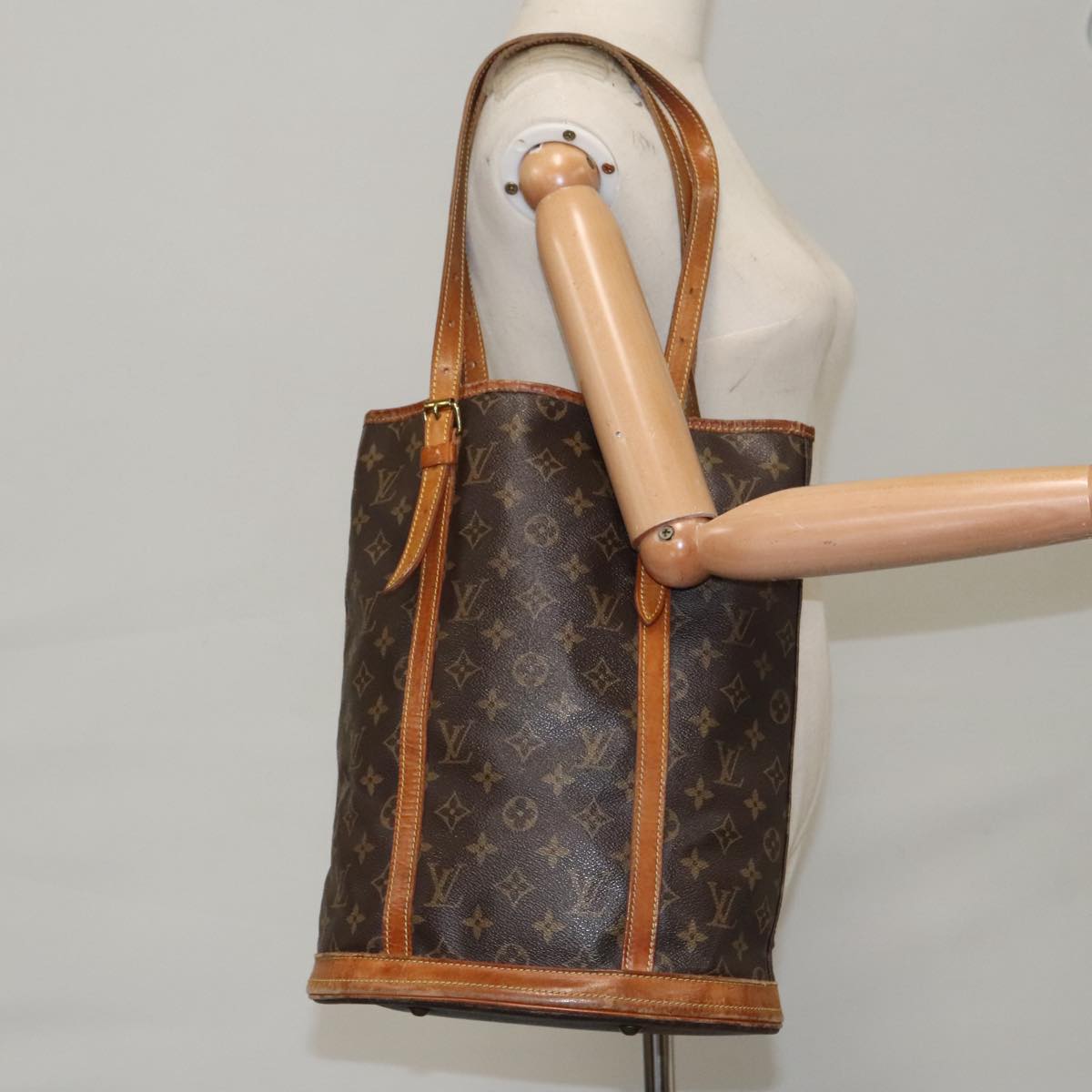 LOUIS VUITTON Monogram Bucket GM Shoulder Bag M42236 LV Auth 102680