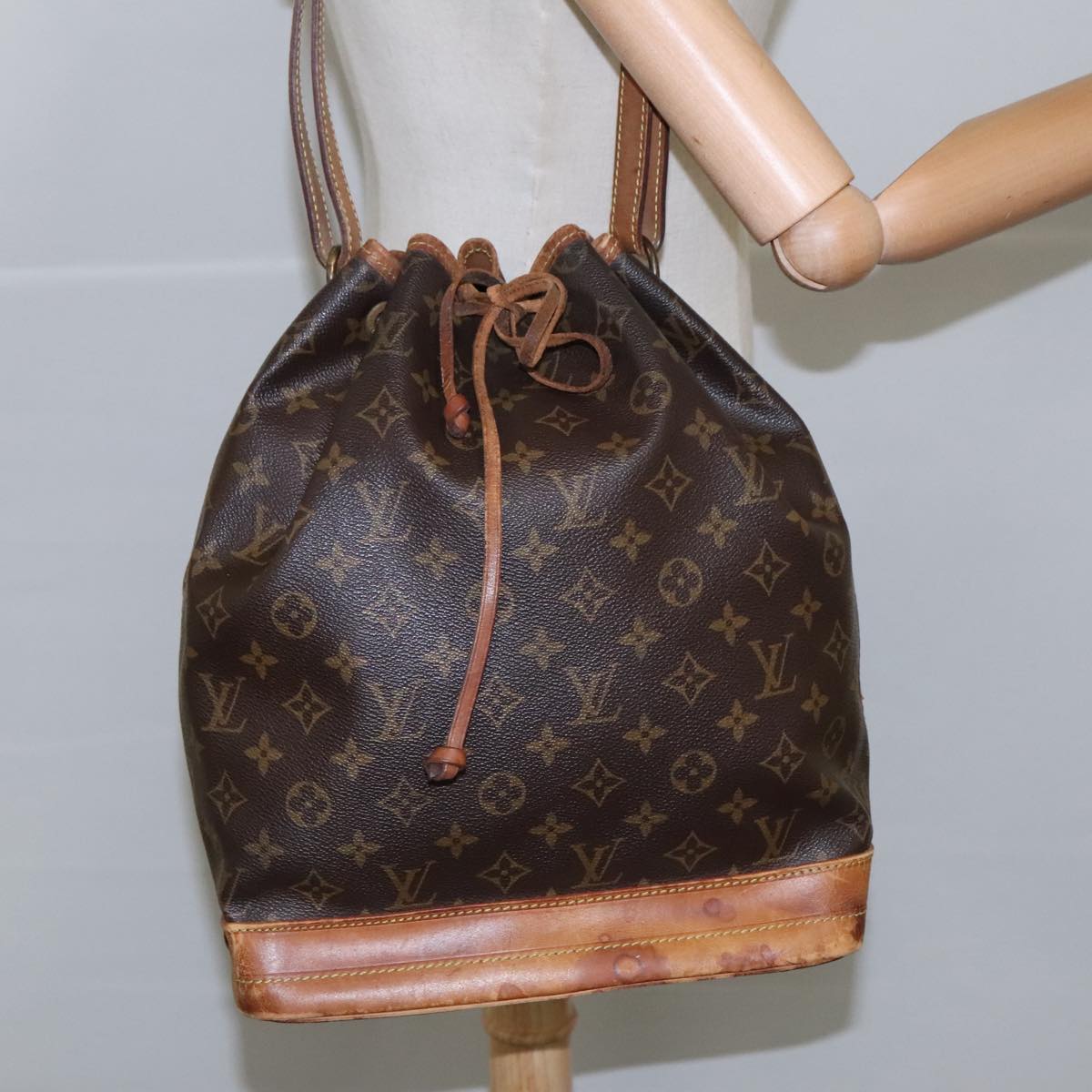 LOUIS VUITTON Monogram Noe Shoulder Bag M42224 LV Auth 102853