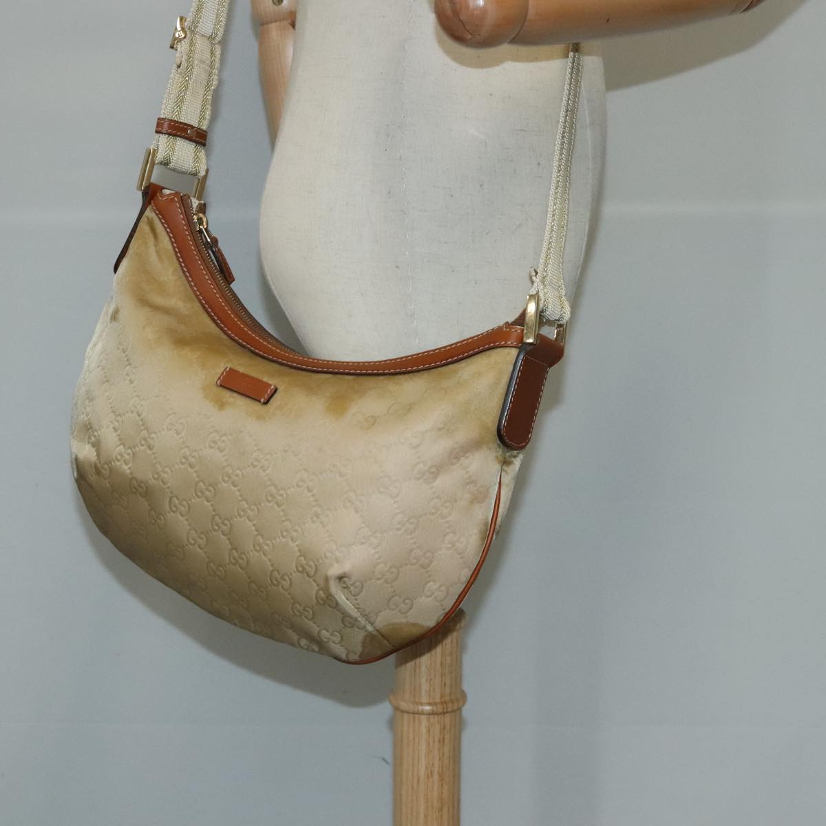 GUCCI GG Canvas Shoulder Bag Beige 131092 Auth 102892