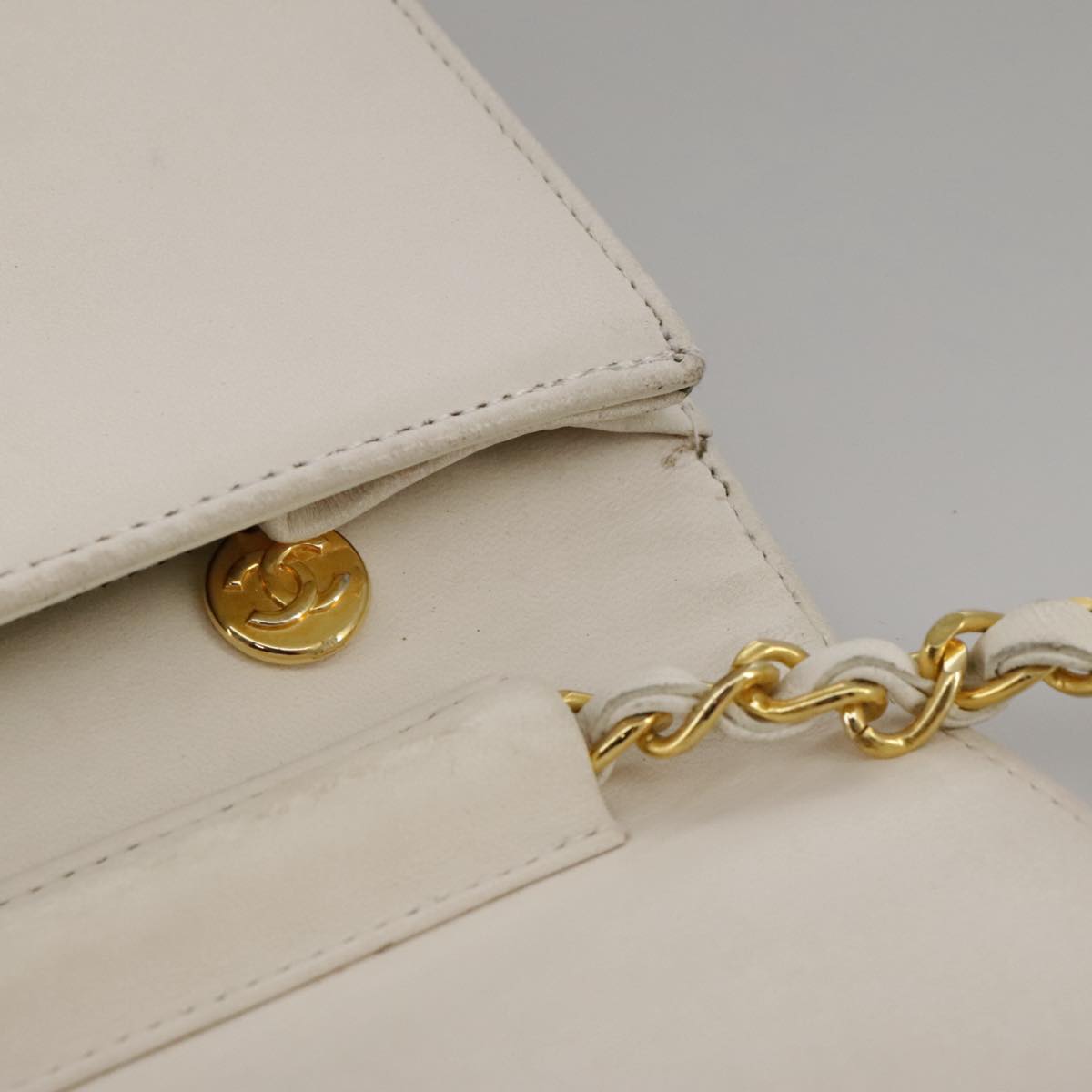 CHANEL Matelasse Chain Shoulder Bag Lamb Skin White CC Auth 102955