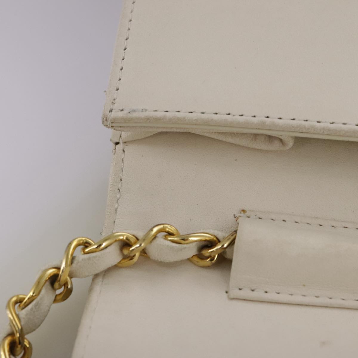 CHANEL Matelasse Chain Shoulder Bag Lamb Skin White CC Auth 102955