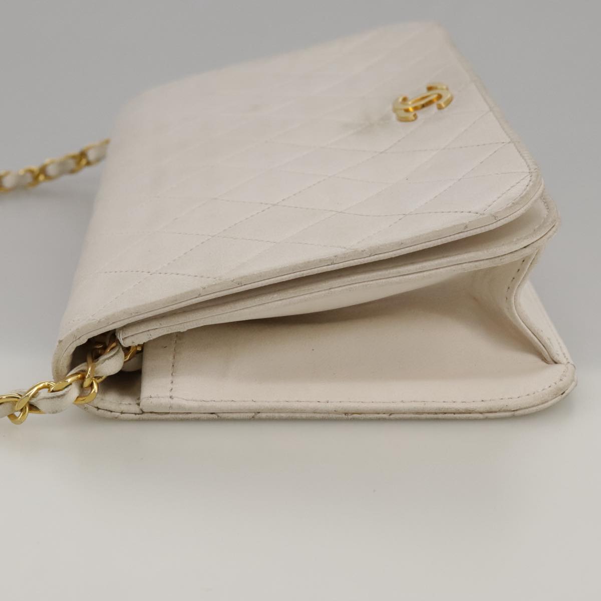 CHANEL Matelasse Chain Shoulder Bag Lamb Skin White CC Auth 102955