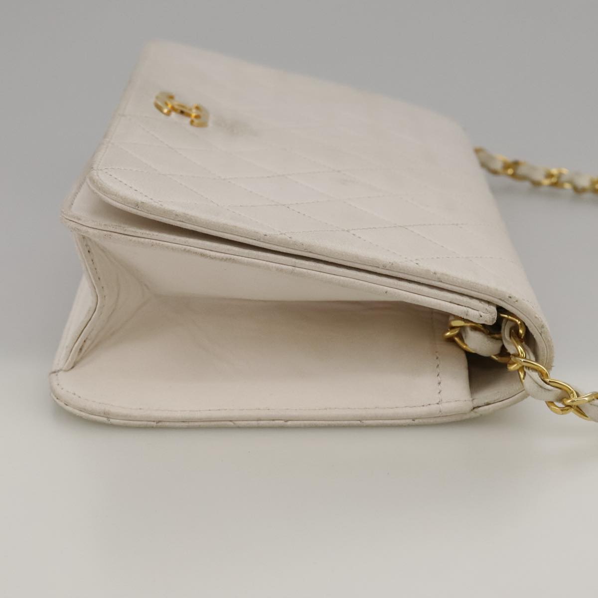 CHANEL Matelasse Chain Shoulder Bag Lamb Skin White CC Auth 102955