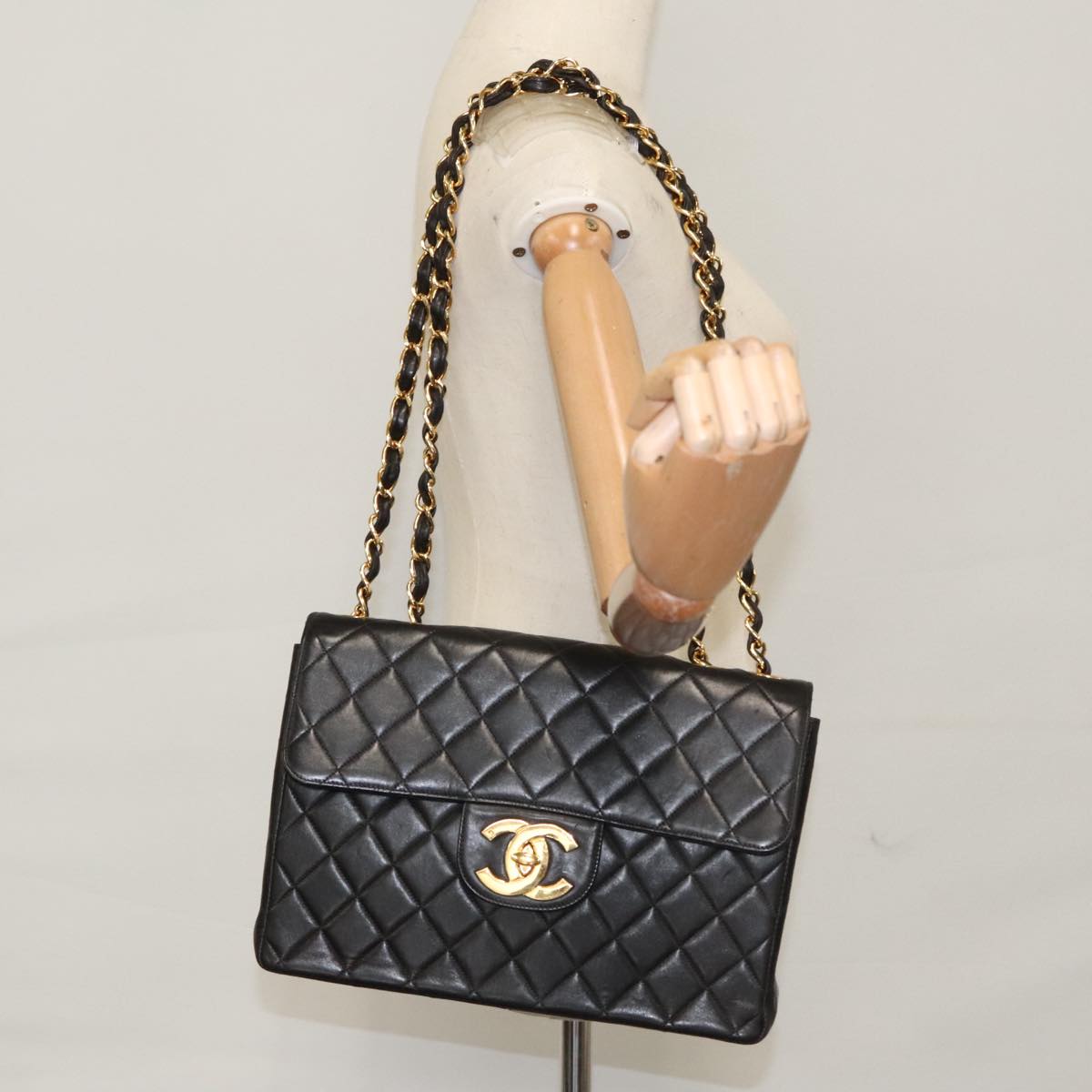 CHANEL Matelasse 31 Chain Shoulder Bag Lamb Skin Black Gold CC Auth 103205A