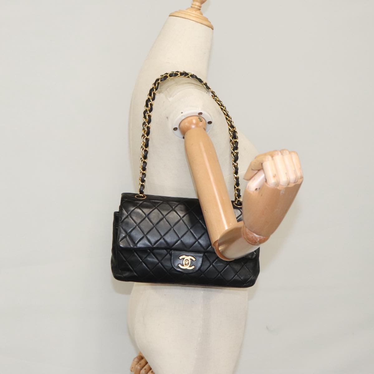 CHANEL Chain Matelasse 25 Shoulder Bag Lamb Skin Black Gold CC Auth 103227