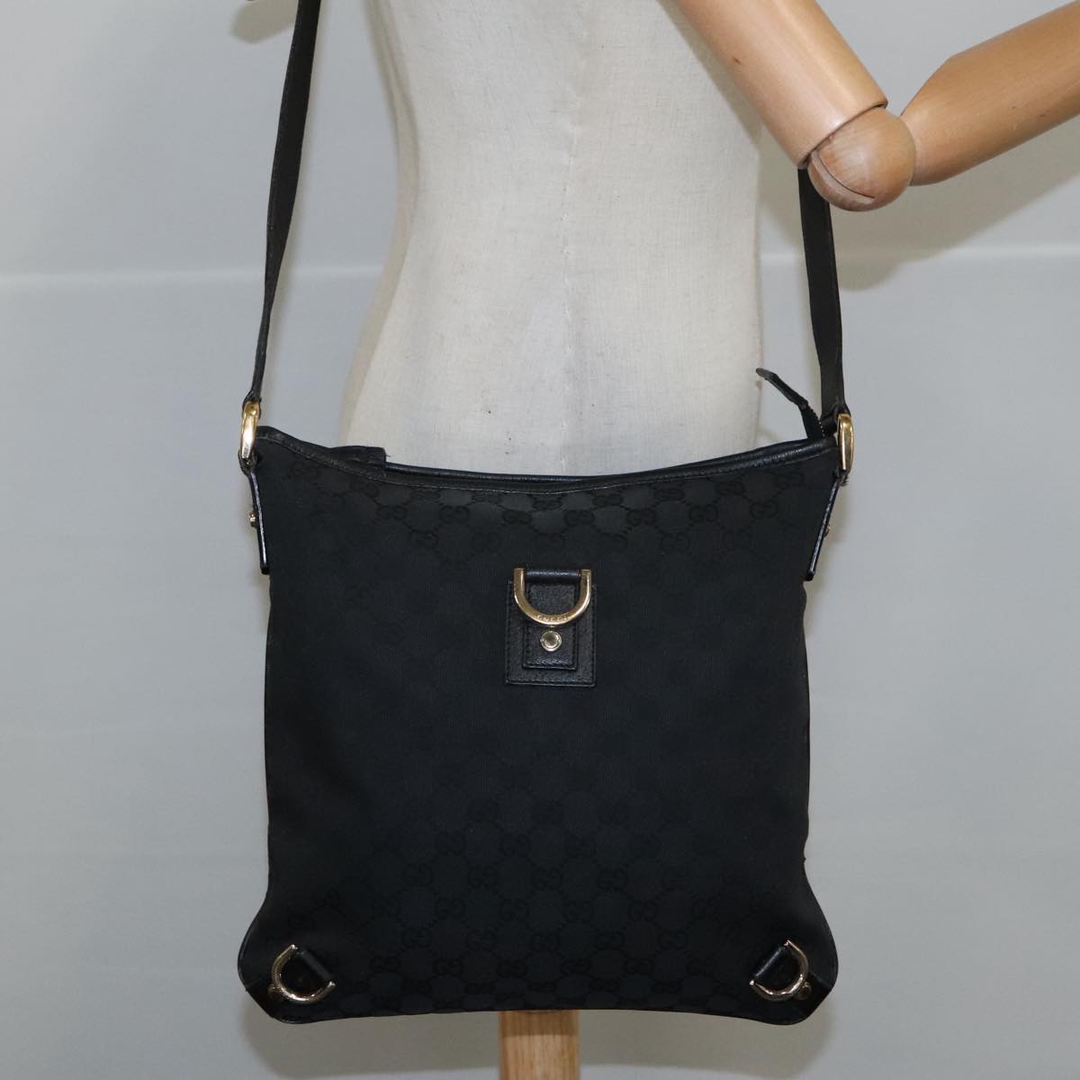 GUCCI GG Canvas Shoulder Bag Black Gold 131326 Auth 103341