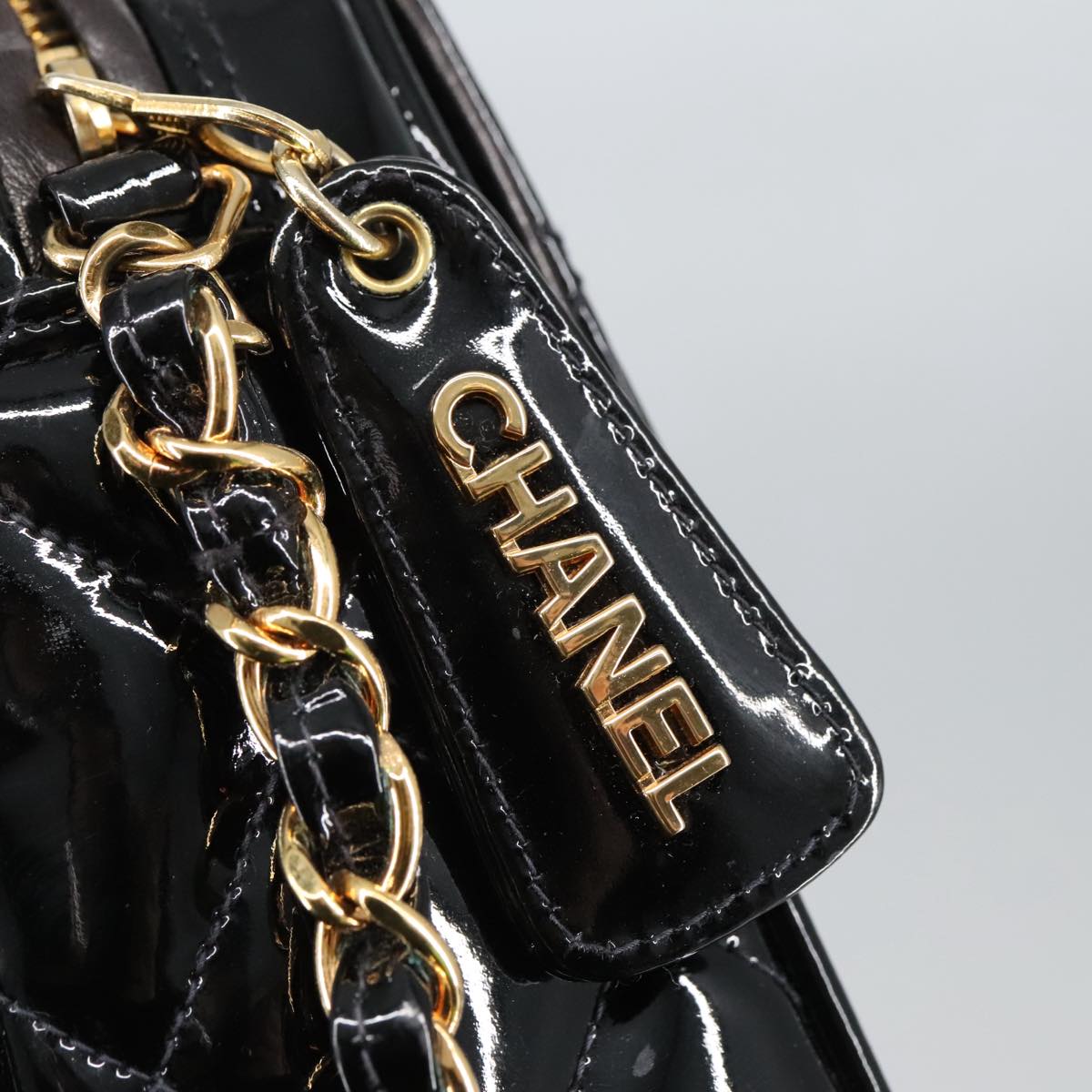 CHANEL Matelasse Chain Shoulder Bag Patent leather Black Gold CC Auth 103451A