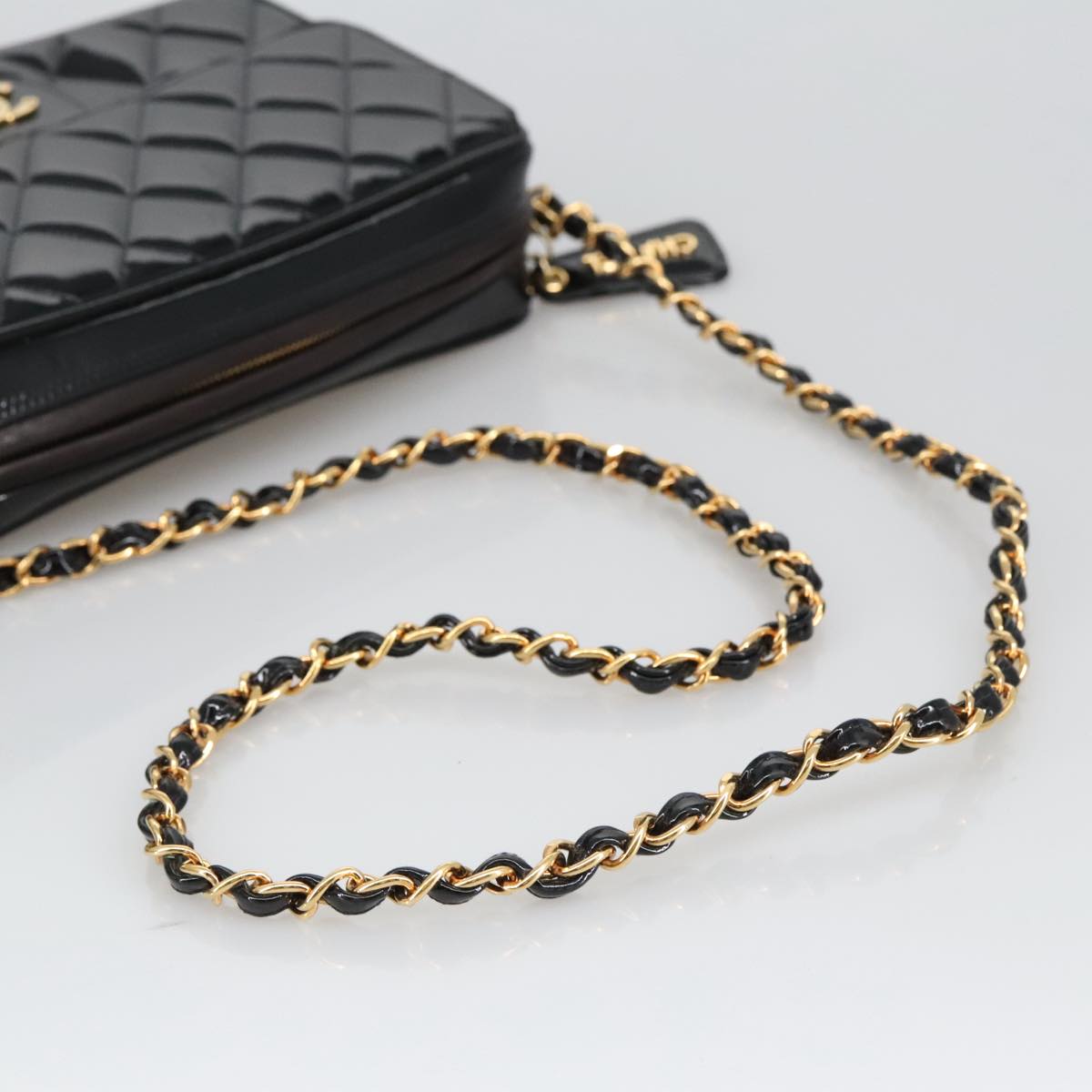 CHANEL Matelasse Chain Shoulder Bag Patent leather Black Gold CC Auth 103451A