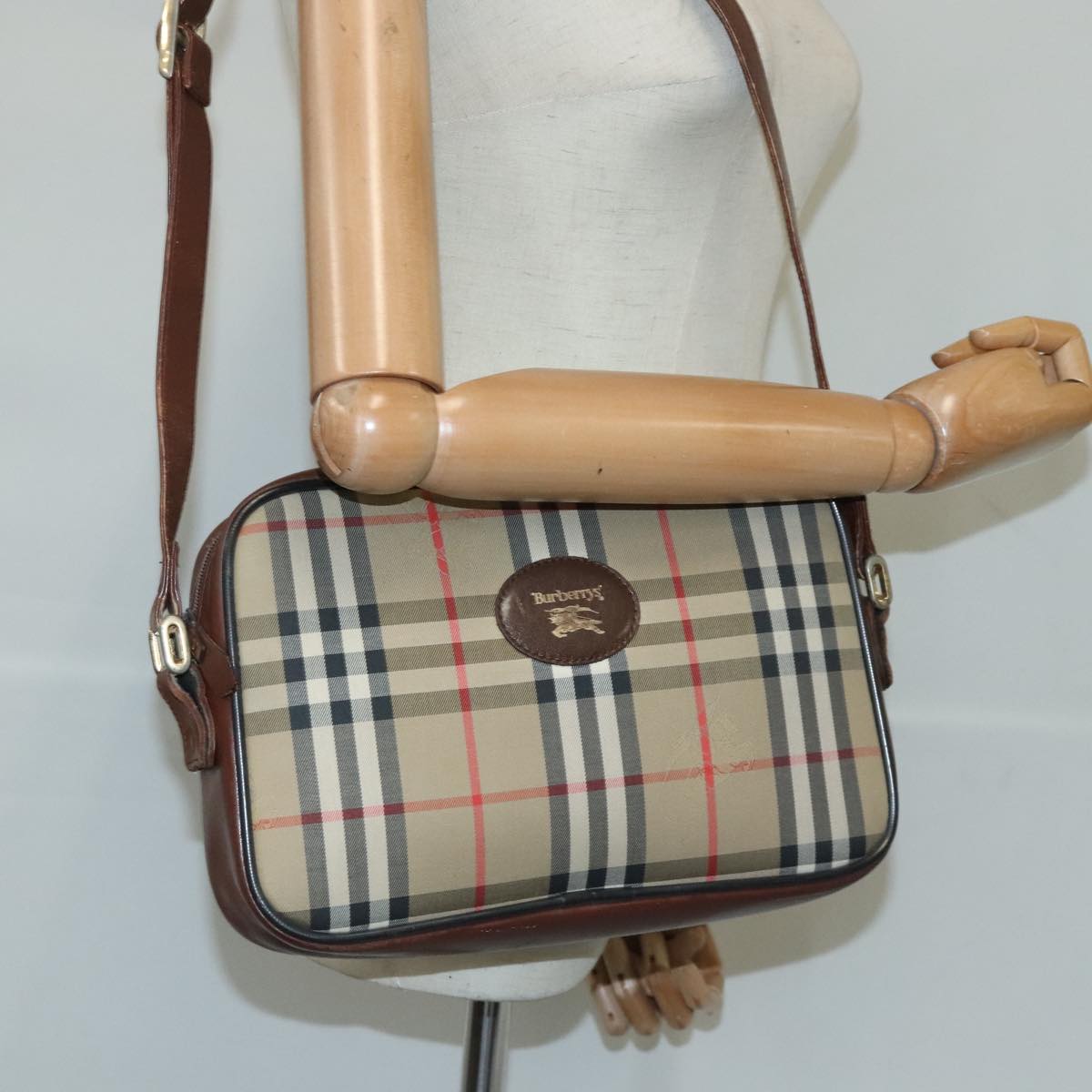 Burberrys Nova Check Shoulder Bag Canvas Beige Auth 103456