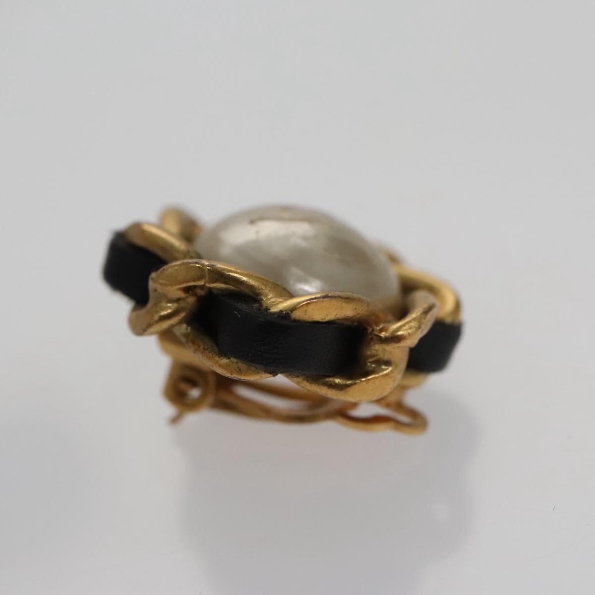 CHANEL Earring metal Gold CC Auth 103474