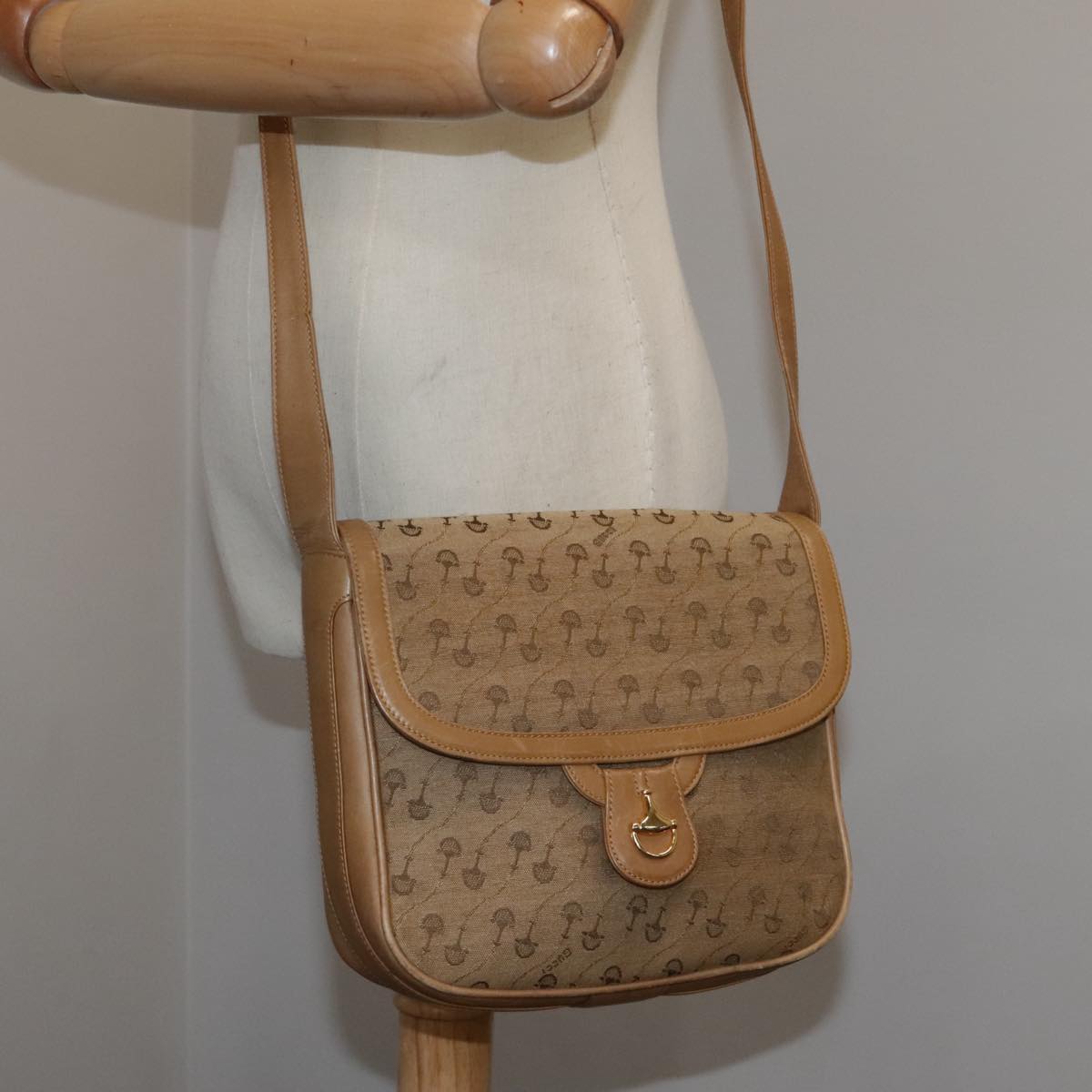 GUCCI Shoulder Bag Canvas Beige Gold Auth 103497