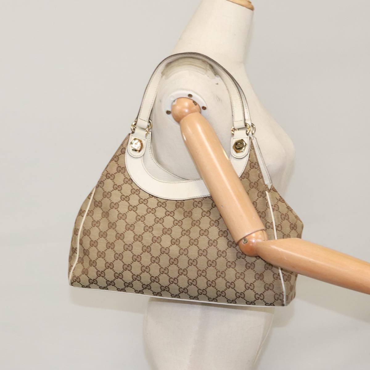 GUCCI GG Canvas Shoulder Bag Beige Gold 154982 Auth 103830