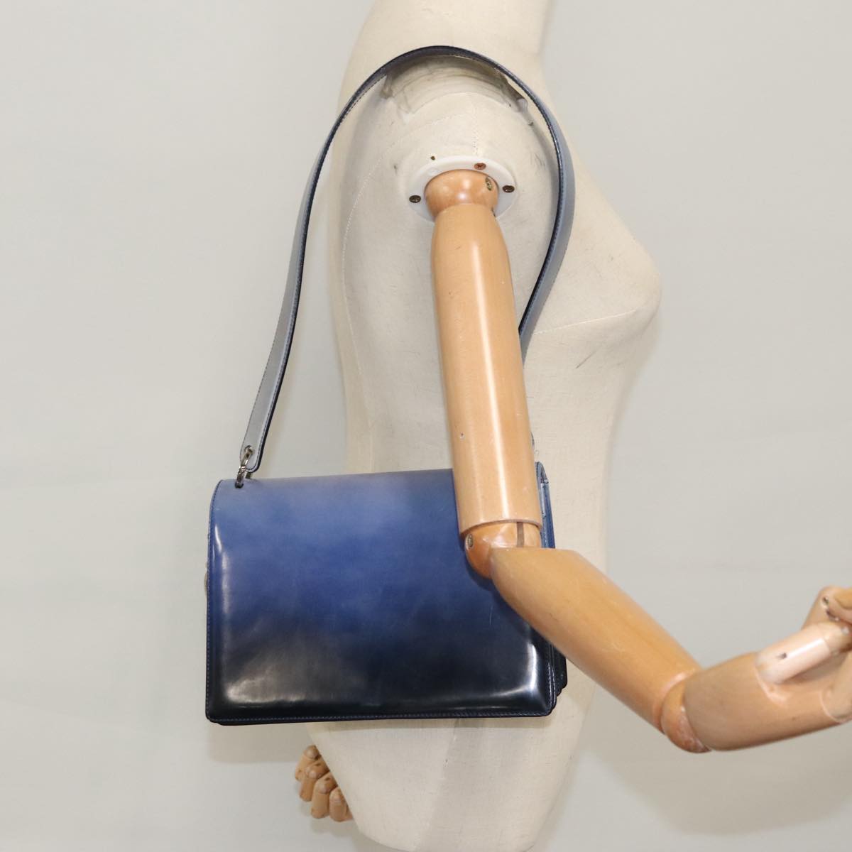 Salvatore Ferragamo Gancini Shoulder Bag Patent Leather Blue Silver Auth 103861
