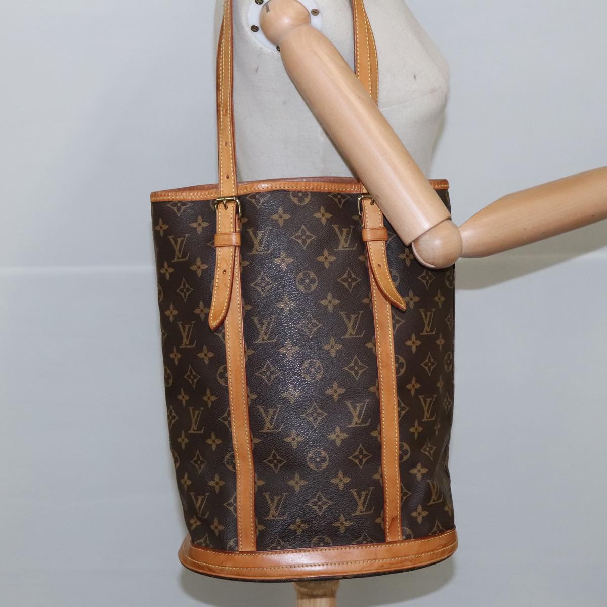 LOUIS VUITTON Monogram Bucket GM Shoulder Bag M42236 LV Auth 103881