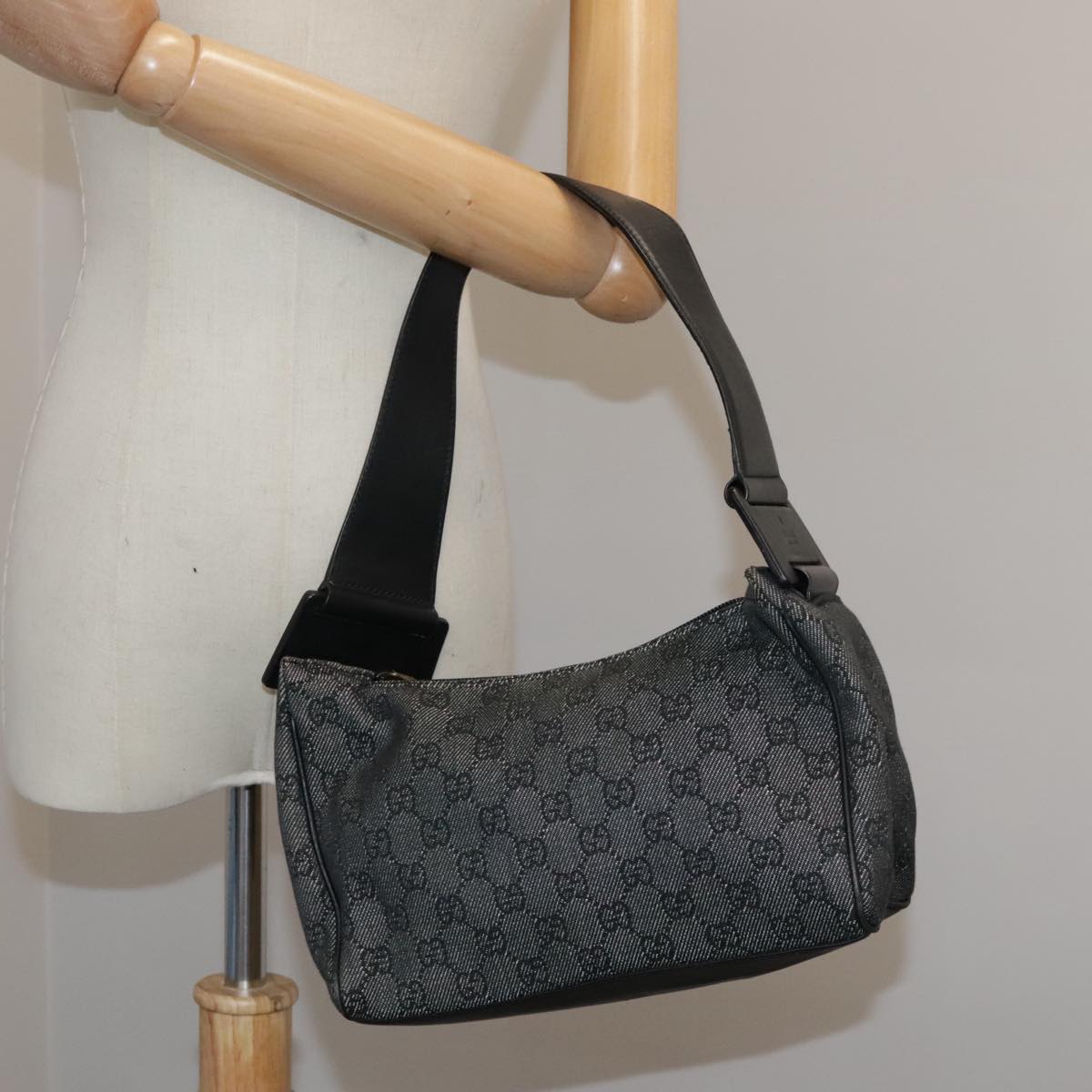 GUCCI GG Canvas Shoulder Bag Gray Silver 92699 Auth 103888