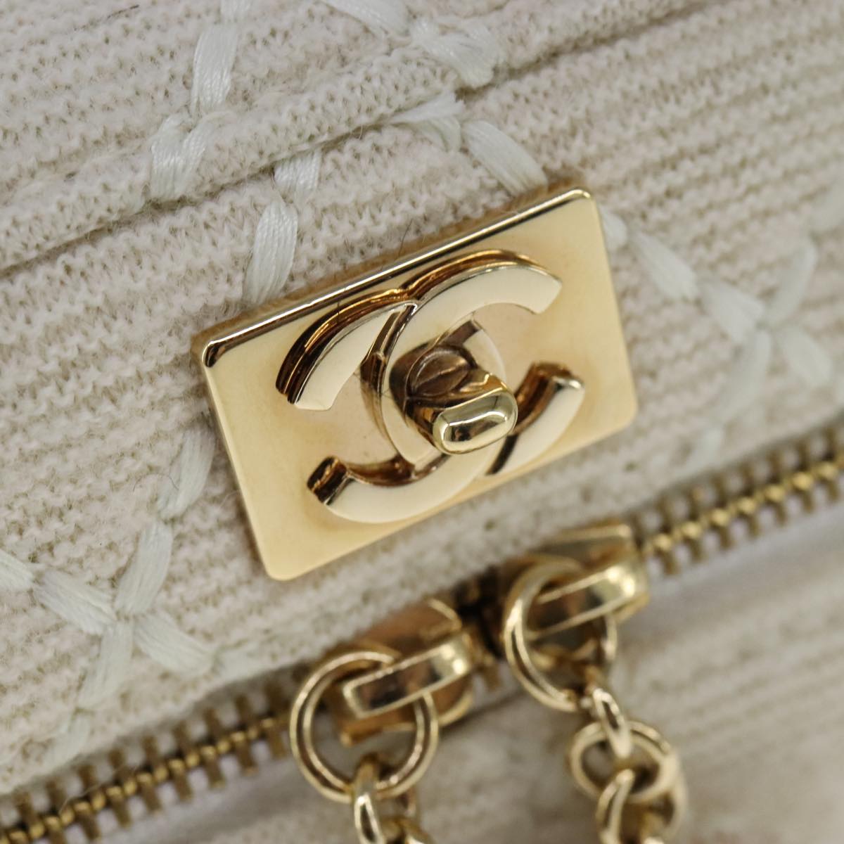 CHANEL Vanity Chain Wild Stitch Pouch Cotton White CC Auth 104339AV