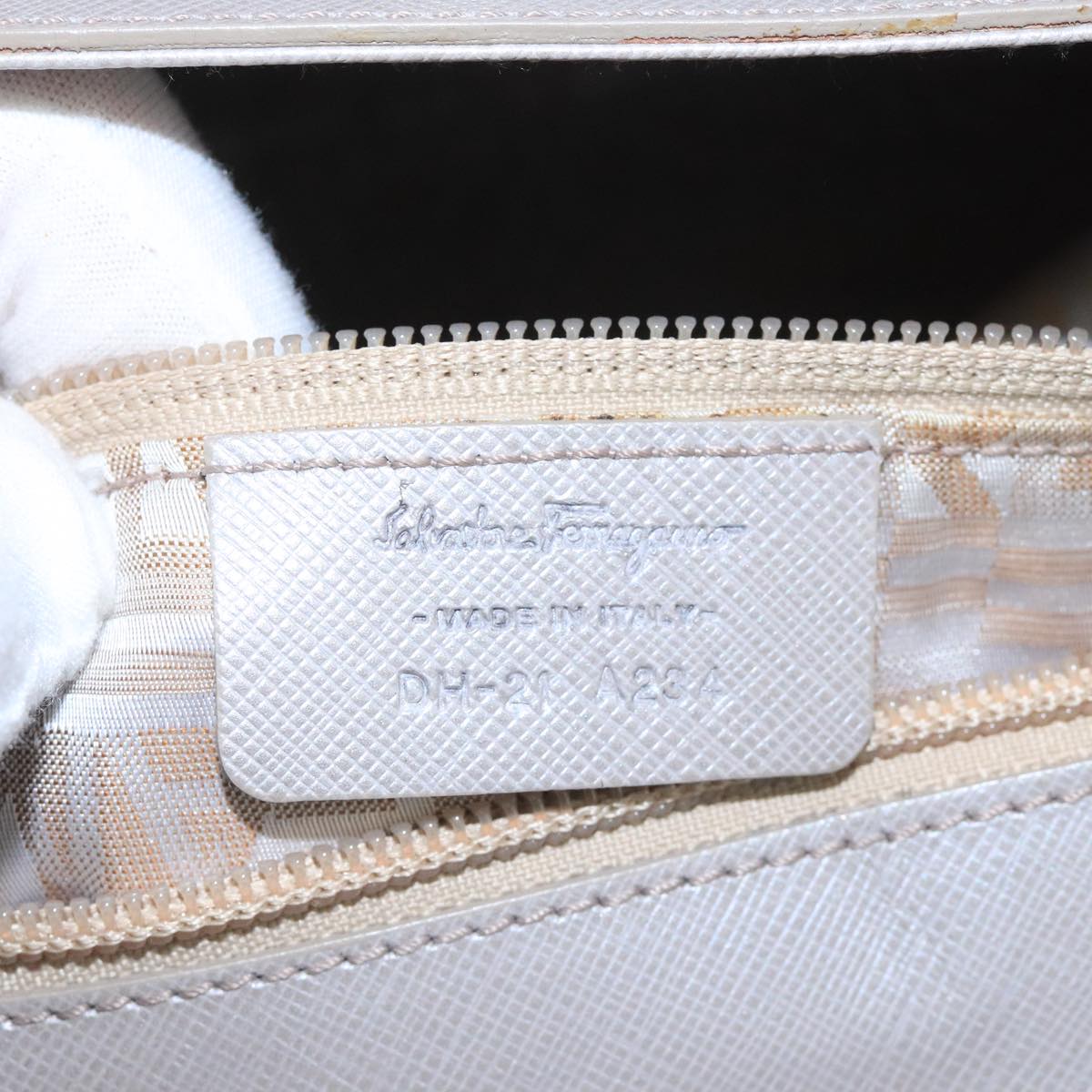 Salvatore Ferragamo Gancini Hand Bag Leather Silver Auth 104358
