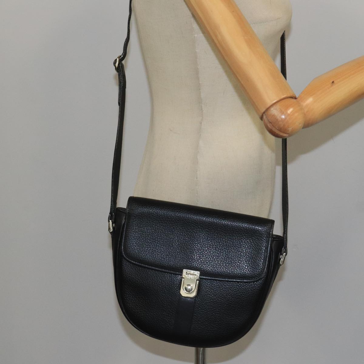 Burberrys Shoulder Bag Leather Black Auth 104609