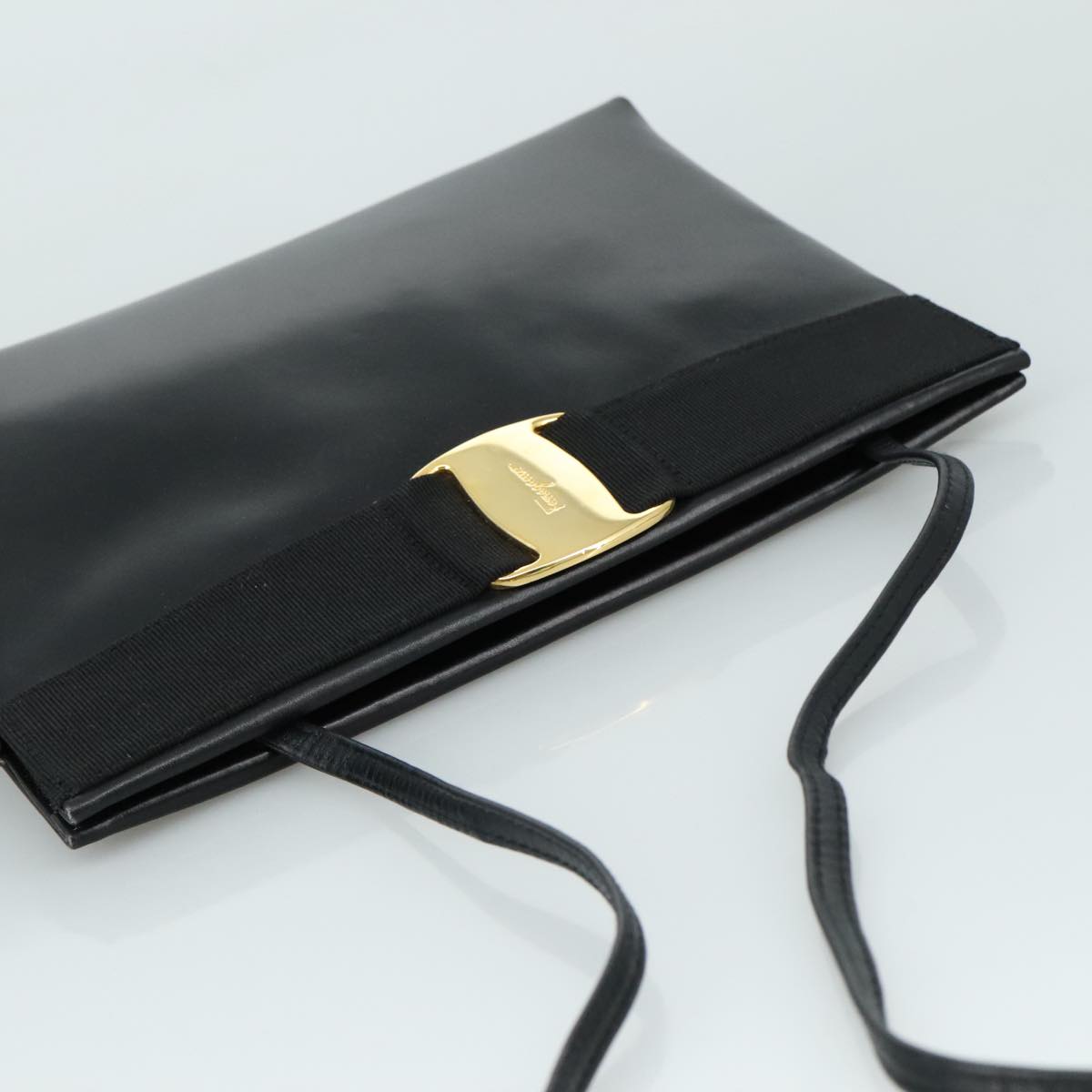 Salvatore Ferragamo Vala Shoulder Bag Leather Black Auth 104804