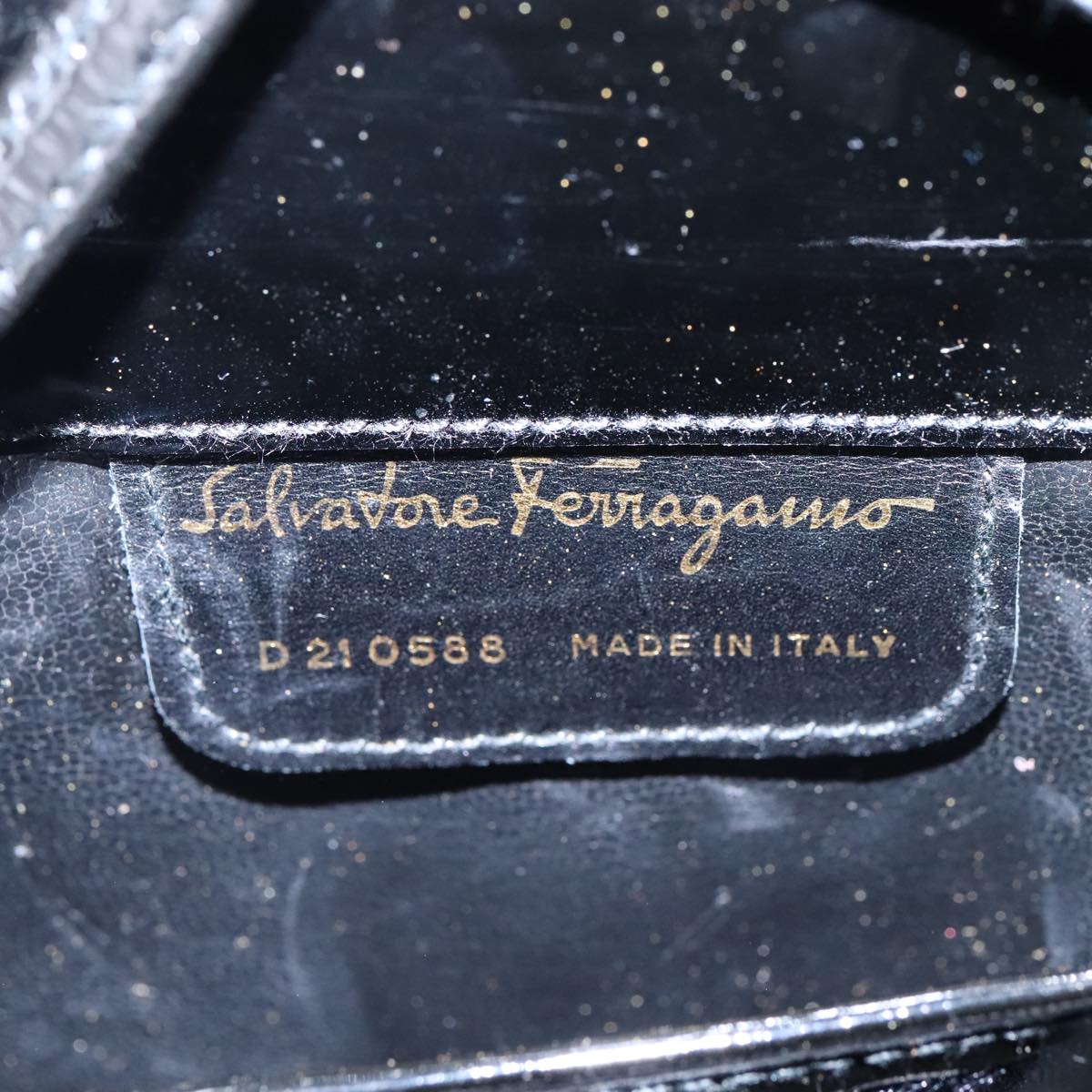 Salvatore Ferragamo Vala Shoulder Bag Enamel Black Auth 104887