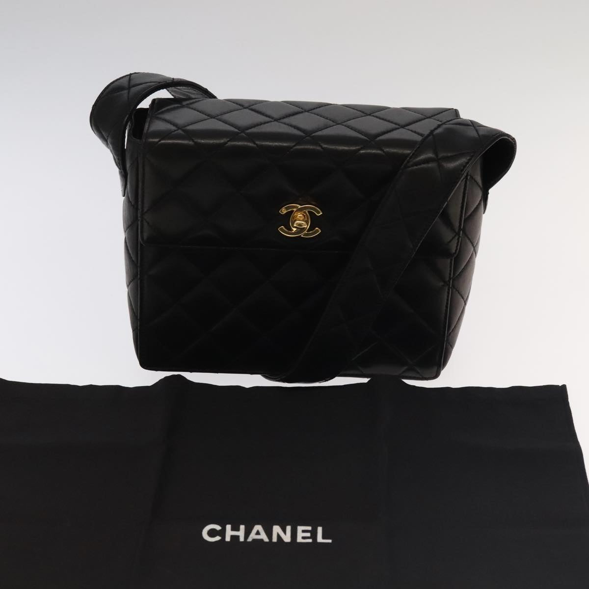 CHANEL Matelasse Shoulder Bag Lamb Skin Black Gold CC Auth 104998A