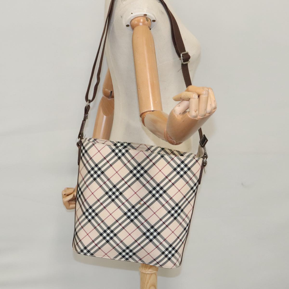 BURBERRY Nova Check Blue Label Shoulder Bag Canvas Beige Auth 105080