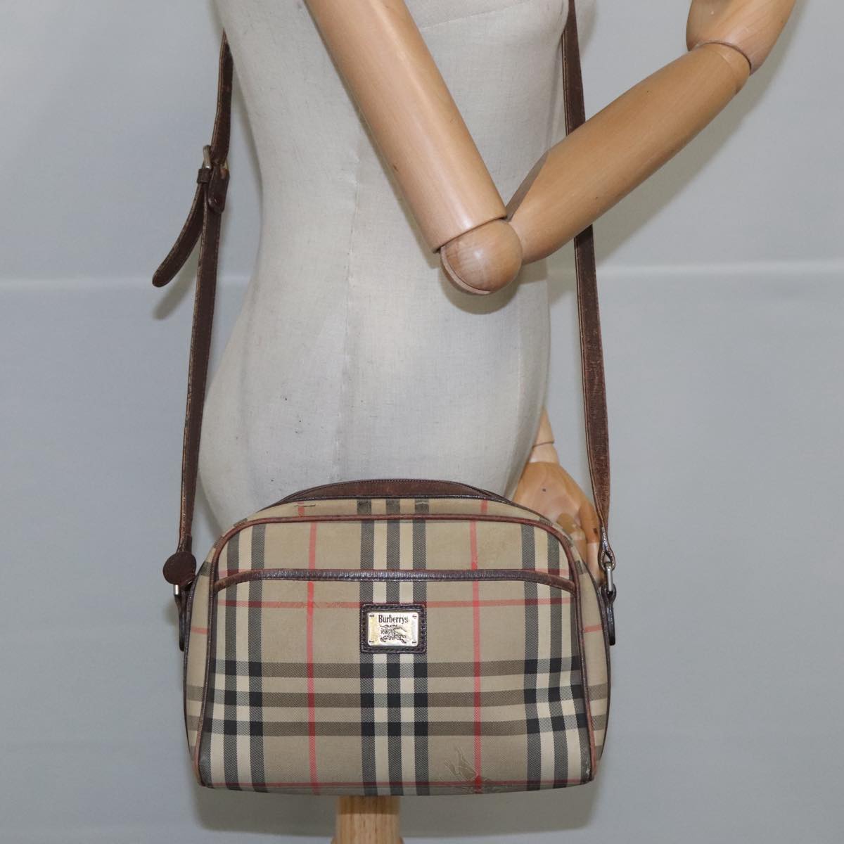 Burberrys Nova Check Shoulder Bag Canvas Beige Auth 105104