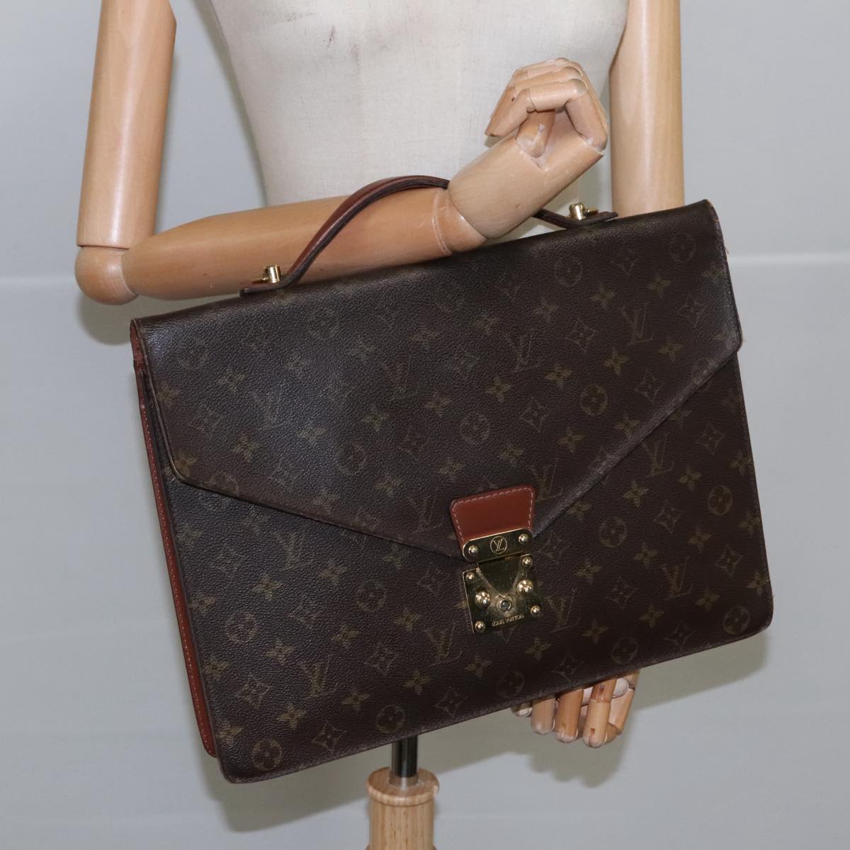 LOUIS VUITTON Monogram Porte Documents Bandouliere Bag M53338 LV Auth 105277