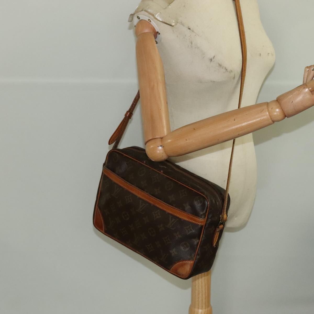 LOUIS VUITTON Monogram Trocadero 30 Shoulder Bag M51272 LV Auth 105361