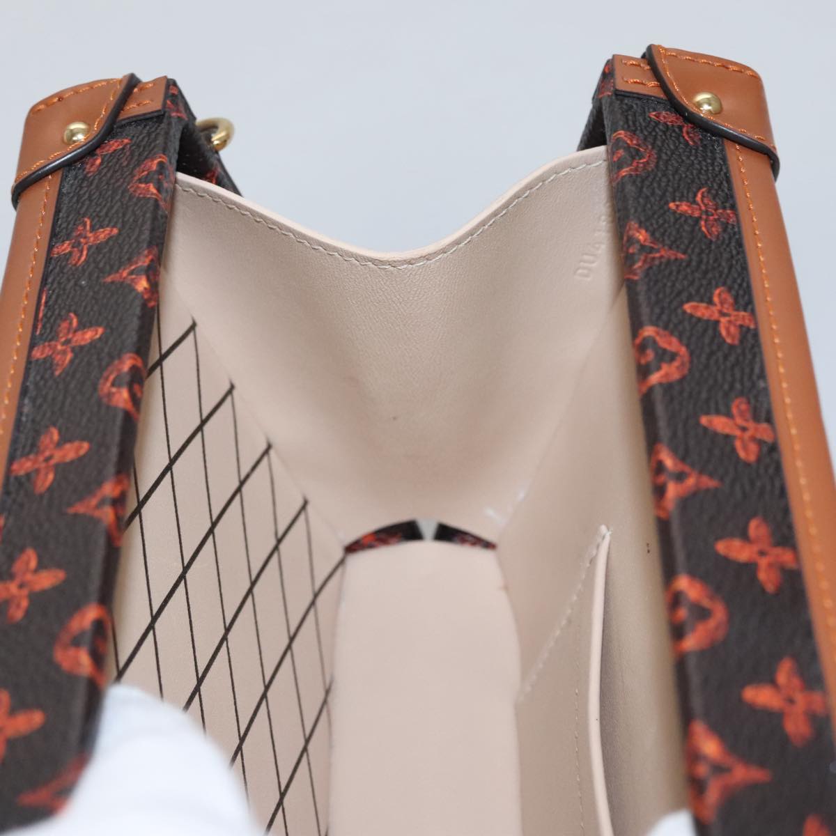 LOUIS VUITTON Catgram Petit Maru NM Shoulder Bag M44407 LV Auth 105481S