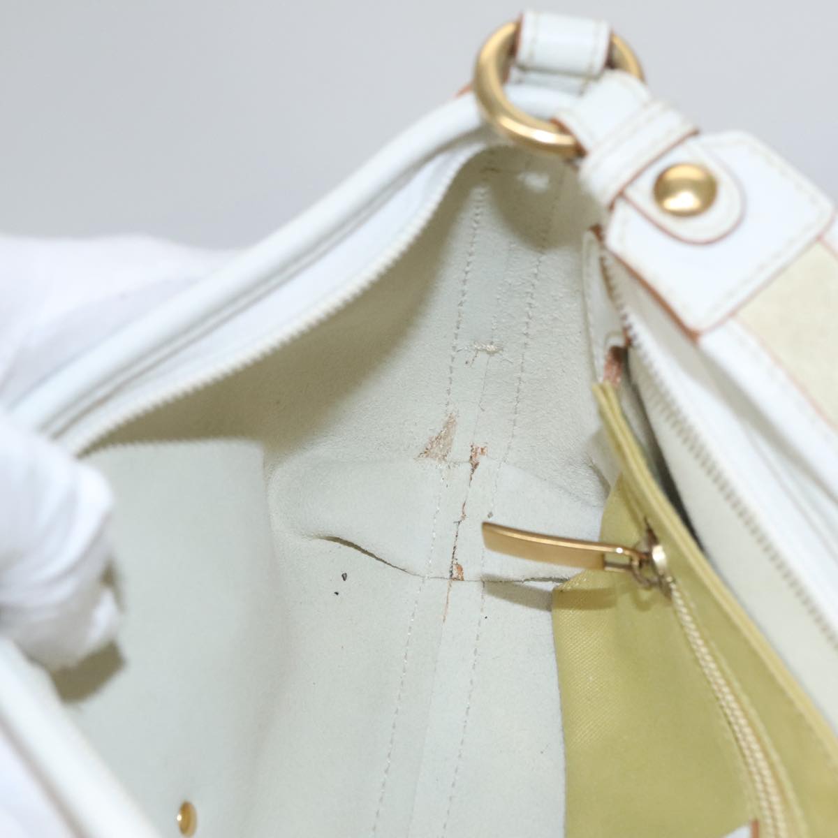 Salvatore Ferragamo Shoulder Bag Leather White Auth 105780V