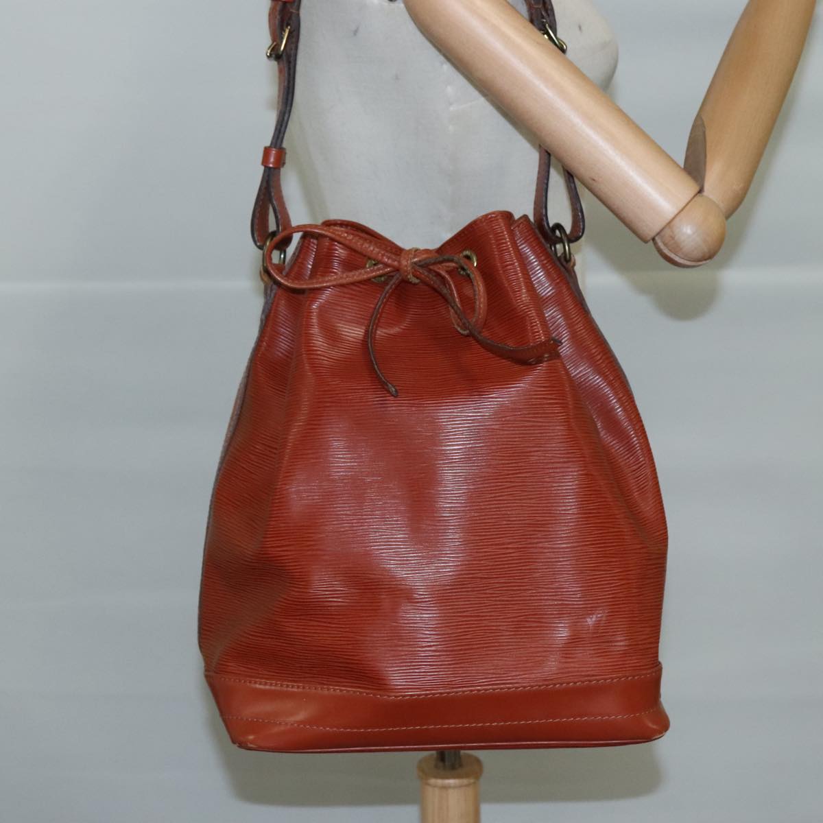 LOUIS VUITTON Epi Noe Shoulder Bag Brown M44028 LV Auth 105871