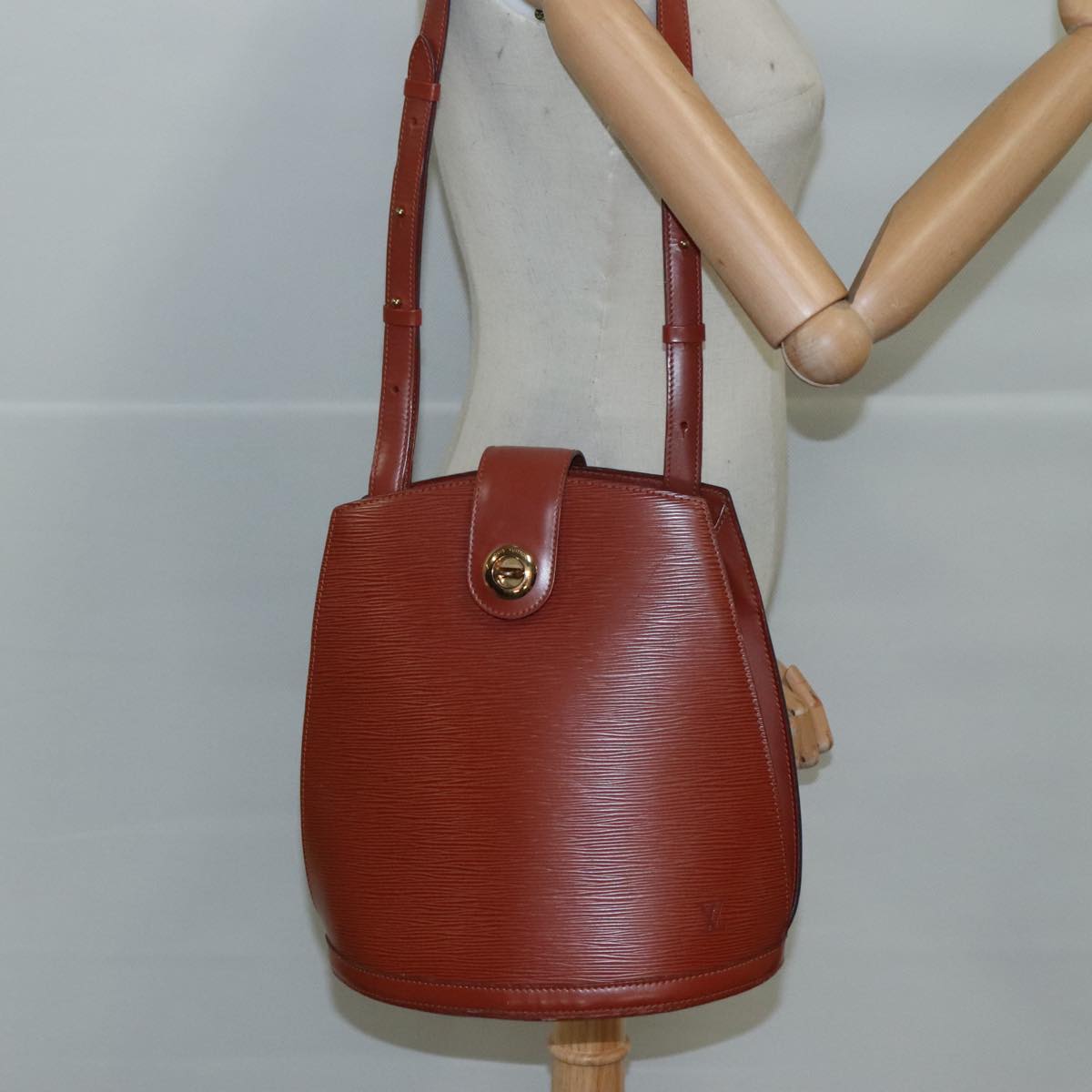 LOUIS VUITTON Epi Cluny Shoulder Bag Brown M52253 LV Auth 105898