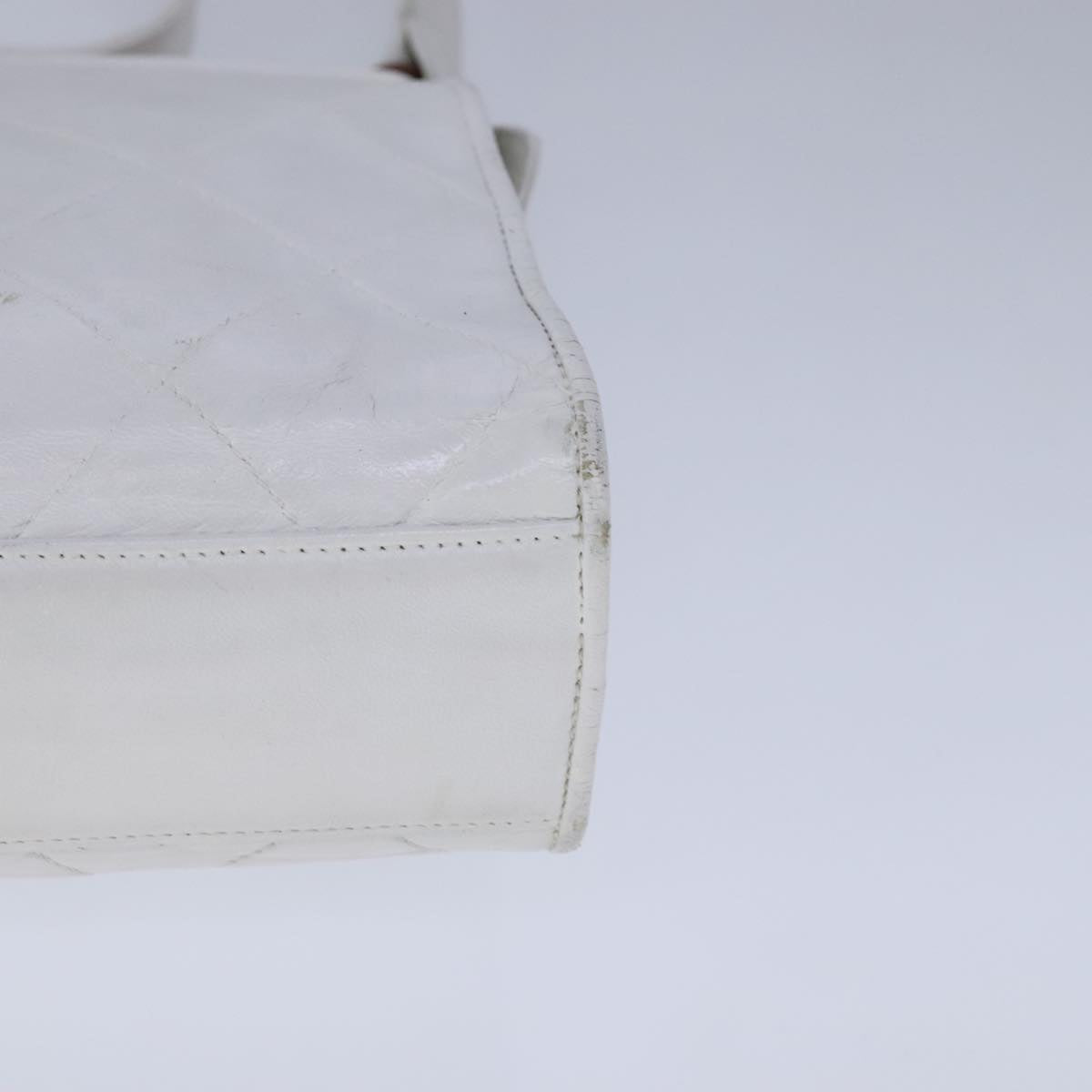 CHANEL Matelasse Shoulder Bag Leather White CC Auth 106385